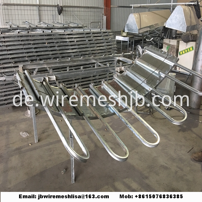 Hot Dipped Galvanized Cattle Hay Bale Feeder